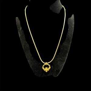 Avon Claddaugh  Goldtone Necklace NIB vintage 1992